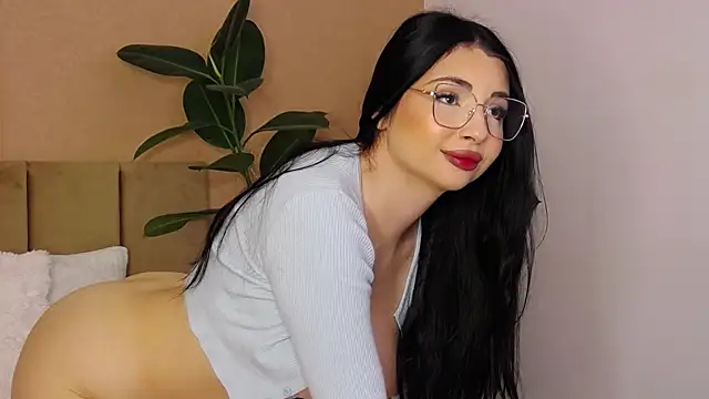 Snapshot of BellaHere chatting on 05.16.26 BellaHere online show from 05.16.26