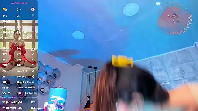 kylliefox  online show from 03.16.25