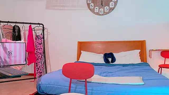 kylliefox  online show from 01.08.26