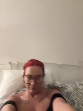 Snapshot of SophieSchmidt chatting on 02.25.26 SophieSchmidt online show from 02.25.26