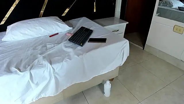 AngieLafourcade online show from 02.08.26