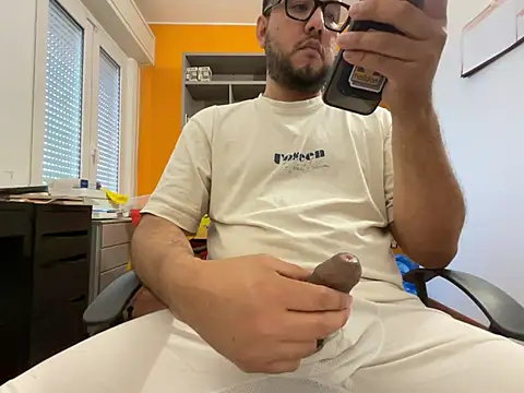 Snapshot of latinocalientehot chatting on 06.18.26 latinocalientehot online show from 06.18.26