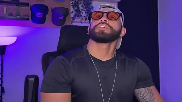 SamDornan51 online show from 04.10.26