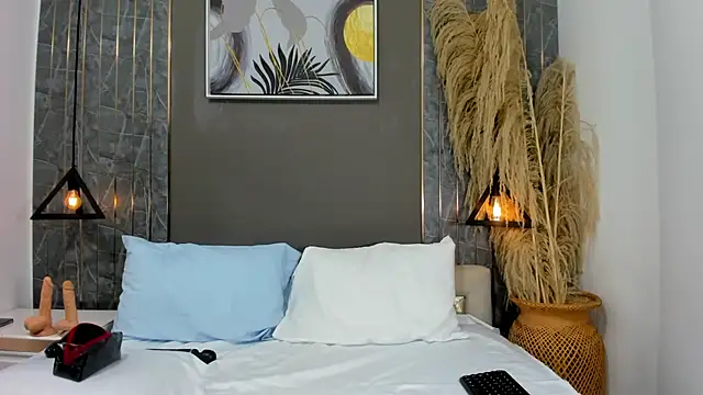 emma evanss   online show from 04.07.26