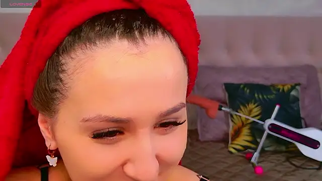 Snapshot of JasminUqueen chatting on 02.10.26 JasminUqueen online show from 02.10.26