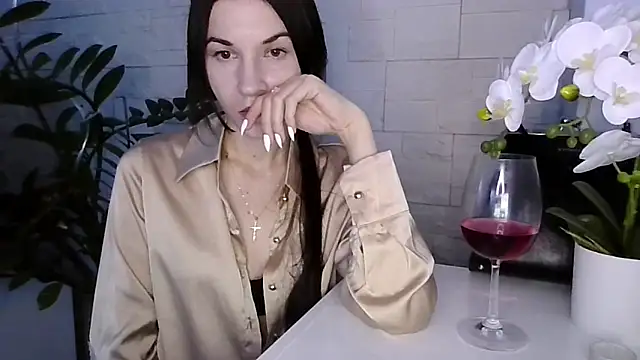 JuliaLovely online show from 02.08.26