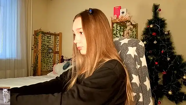 Snapshot of HoneyComfy chatting on 02.15.26 HoneyComfy online show from 02.15.26