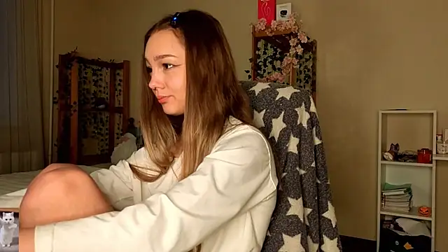 Snapshot of HoneyComfy chatting on 02.17.26 HoneyComfy online show from 02.17.26