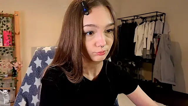 Snapshot of HoneyComfy chatting on 04.03.26 HoneyComfy online show from 04.03.26