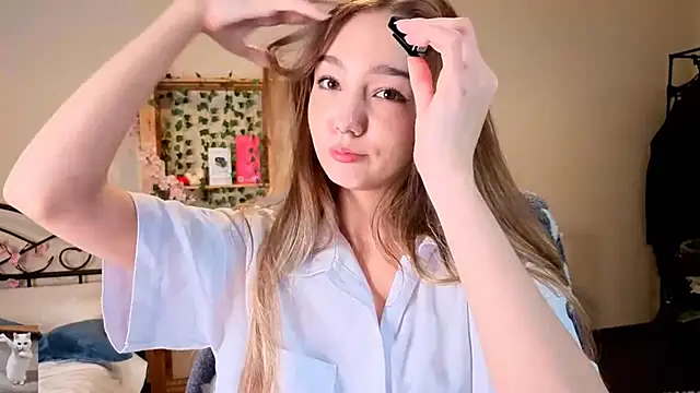 Snapshot of HoneyComfy chatting on 04.08.26 HoneyComfy online show from 04.08.26