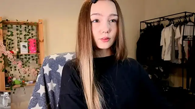 Snapshot of HoneyComfy chatting on 04.11.26 HoneyComfy online show from 04.11.26