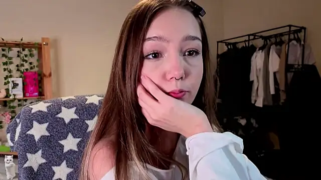 Snapshot of HoneyComfy chatting on 04.14.26 HoneyComfy online show from 04.14.26