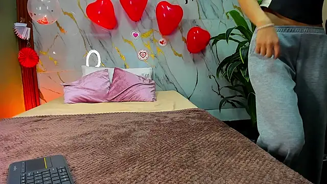 Snapshot of Amanda_Rossi chatting on 02.15.26 Amanda Rossi online show from 02.15.26