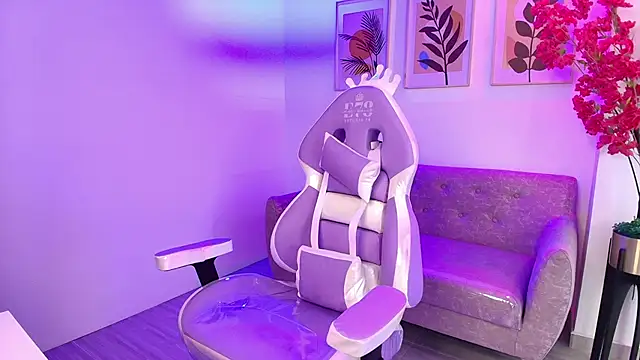 Snapshot of Maddie_T18 chatting on 02.09.26 Maddie T18 online show from 02.09.26