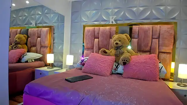 Snapshot of Paris_Velvet chatting on 01.31.26 Paris Velvet online show from 01.31.26