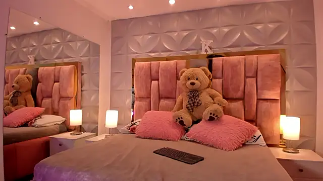 Snapshot of Paris_Velvet chatting on 02.04.26 Paris Velvet online show from 02.04.26