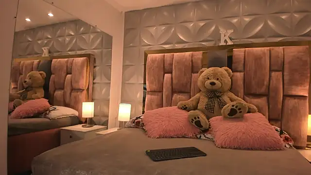 Snapshot of Paris_Velvet chatting on 02.06.26 Paris Velvet online show from 02.06.26