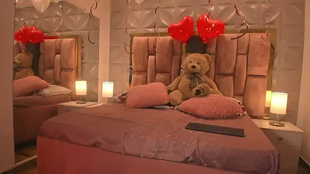 Snapshot of Paris_Velvet chatting on 02.14.26 Paris Velvet online show from 02.14.26