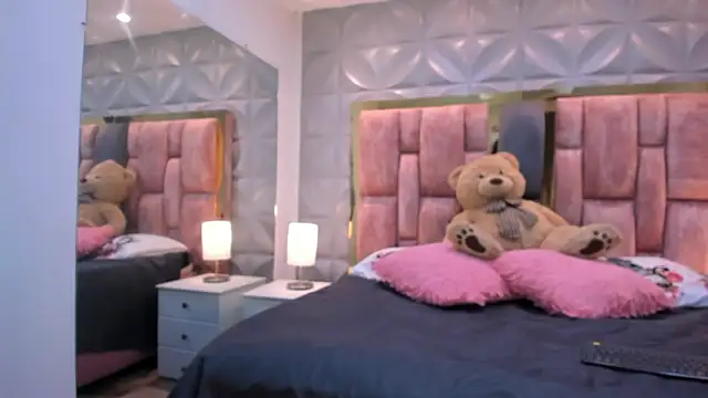 Paris Velvet online show from 04.17.26