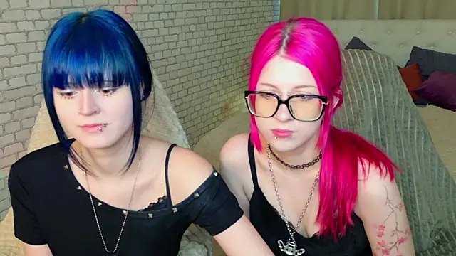 Snapshot of michelewild chatting on 04.15.26 michelewild online show from 04.15.26