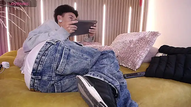 Snapshot of David_Banks_ chatting on 03.18.26 David Banks online show from 03.18.26