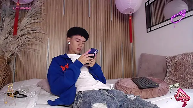 Snapshot of David_Banks_ chatting on 04.01.26 David Banks online show from 04.01.26