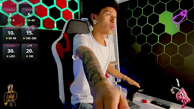 Snapshot of David_Banks_ chatting on 04.02.26 David Banks online show from 04.02.26