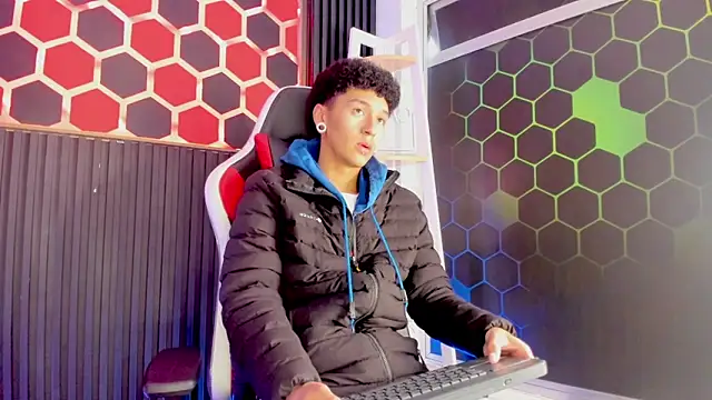 Snapshot of David_Banks_ chatting on 04.04.26 David Banks online show from 04.04.26