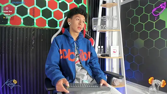 Snapshot of David_Banks_ chatting on 04.06.26 David Banks online show from 04.06.26