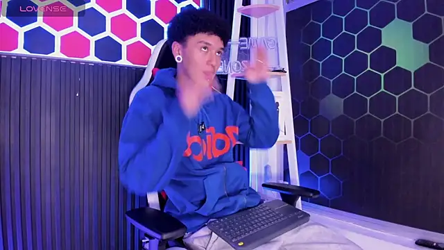 Snapshot of David_Banks_ chatting on 04.08.26 David Banks online show from 04.08.26