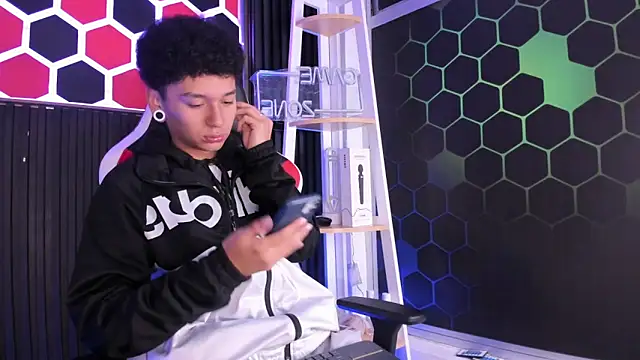 Snapshot of David_Banks_ chatting on 04.09.26 David Banks online show from 04.09.26