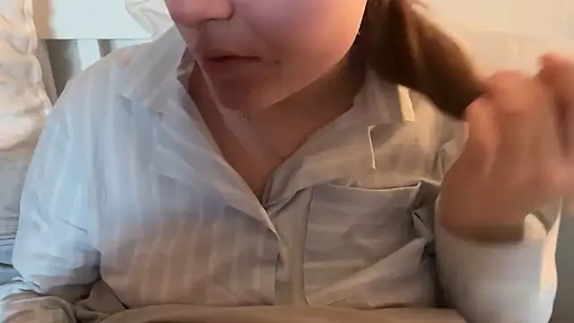 Lucyschickt online show from 04.02.26