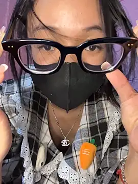 Snapshot of Leeeiuu chatting on 02.20.26 Leeeiuu online show from 02.20.26