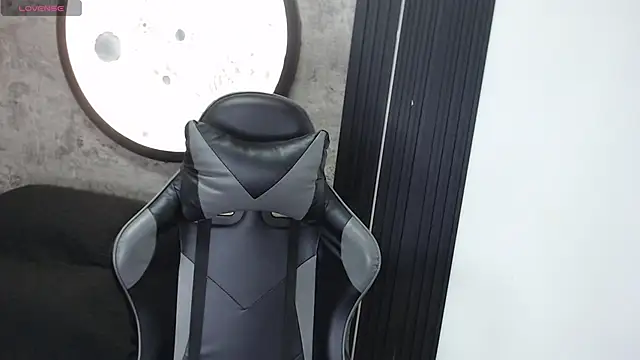 Snapshot of Noha-Smith chatting on 02.08.26 Noha-Smith online show from 02.08.26