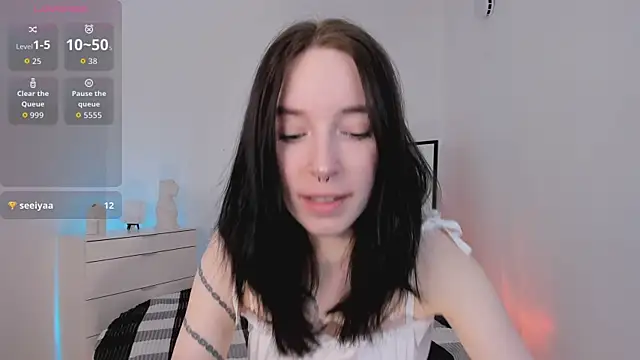 Snapshot of DearKate_ chatting on 04.18.26 DearKate online show from 04.18.26