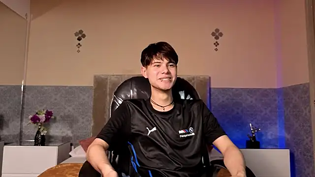 Snapshot of Derek_Sinn chatting on 02.11.26 Derek Sinn online show from 02.11.26