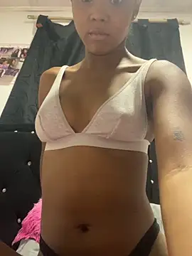 Snapshot of LIA_PARKERR chatting on 02.15.26 LIA PARKERR online show from 02.15.26