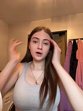 karlaluuvv online show from 04.15.26