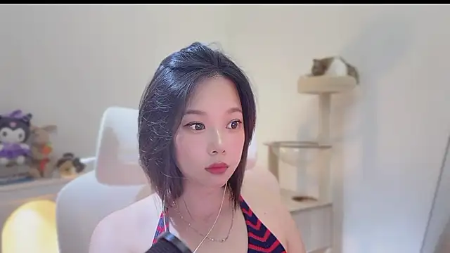 Snapshot of Yumi_yuni chatting on 07.24.26 Yumi yuni online show from 07.24.26