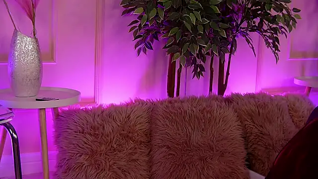 Snapshot of CrystalRedd chatting on 02.21.26 CrystalRedd online show from 02.21.26