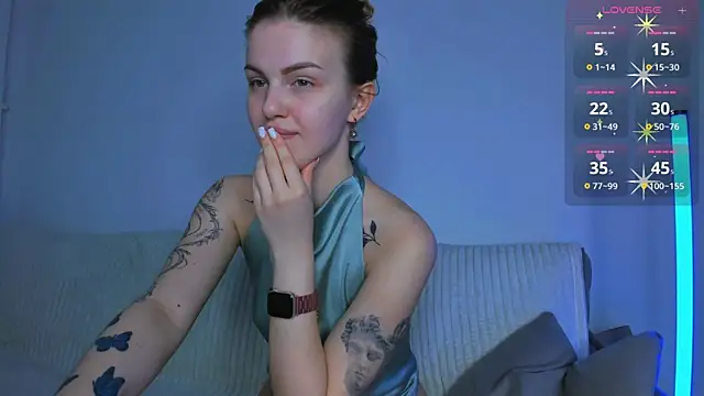 Snapshot of AkylinaGold chatting on 05.21.26 AkylinaGold online show from 05.21.26