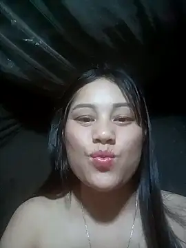 Snapshot of Momo-biki chatting on 05.02.26 Momo-biki online show from 05.02.26