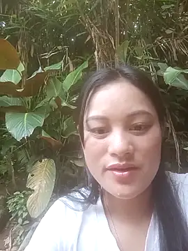 Snapshot of Momo-biki chatting on 05.16.26 Momo-biki online show from 05.16.26
