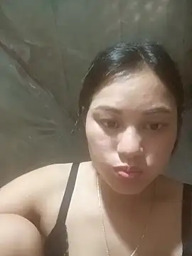 Snapshot of Momo-biki chatting on 05.16.26 Momo-biki online show from 05.16.26