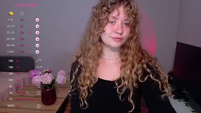 Snapshot of Milounee chatting on 06.13.26 Milounee online show from 06.13.26