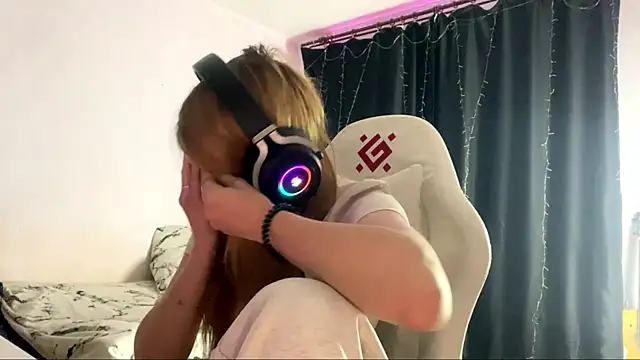 axin burnell online show from 04.06.26