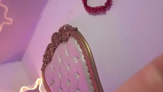 Snapshot of MILAH_TAY chatting on 02.13.26 MILAH TAY online show from 02.13.26