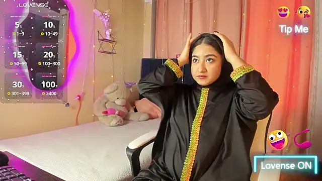 Snapshot of SamiraAwada chatting on 02.04.26 SamiraAwada online show from 02.04.26