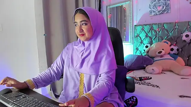 Snapshot of SamiraAwada chatting on 06.25.26 SamiraAwada online show from 06.25.26
