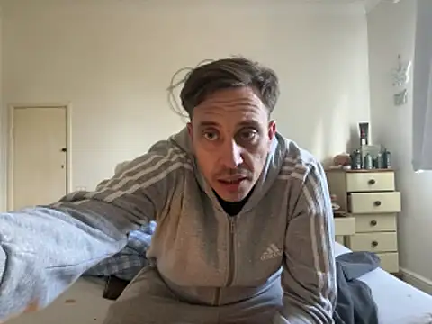 malcolm2334 online show from 04.12.26